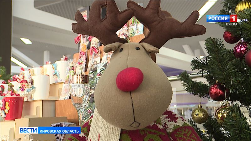 Кировчане представили свои авторские елочки и новогодние украшения