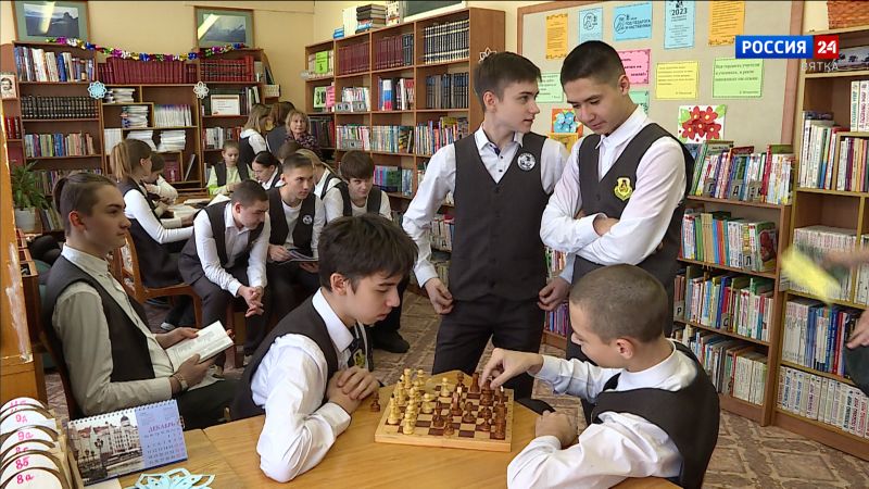 Кировчане поделились мнением о запрете использования телефонов в школе