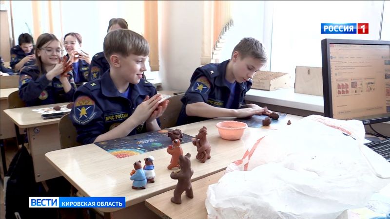 Кировские кадеты необычным способом отметили день рождение Вятской пожарной охраны