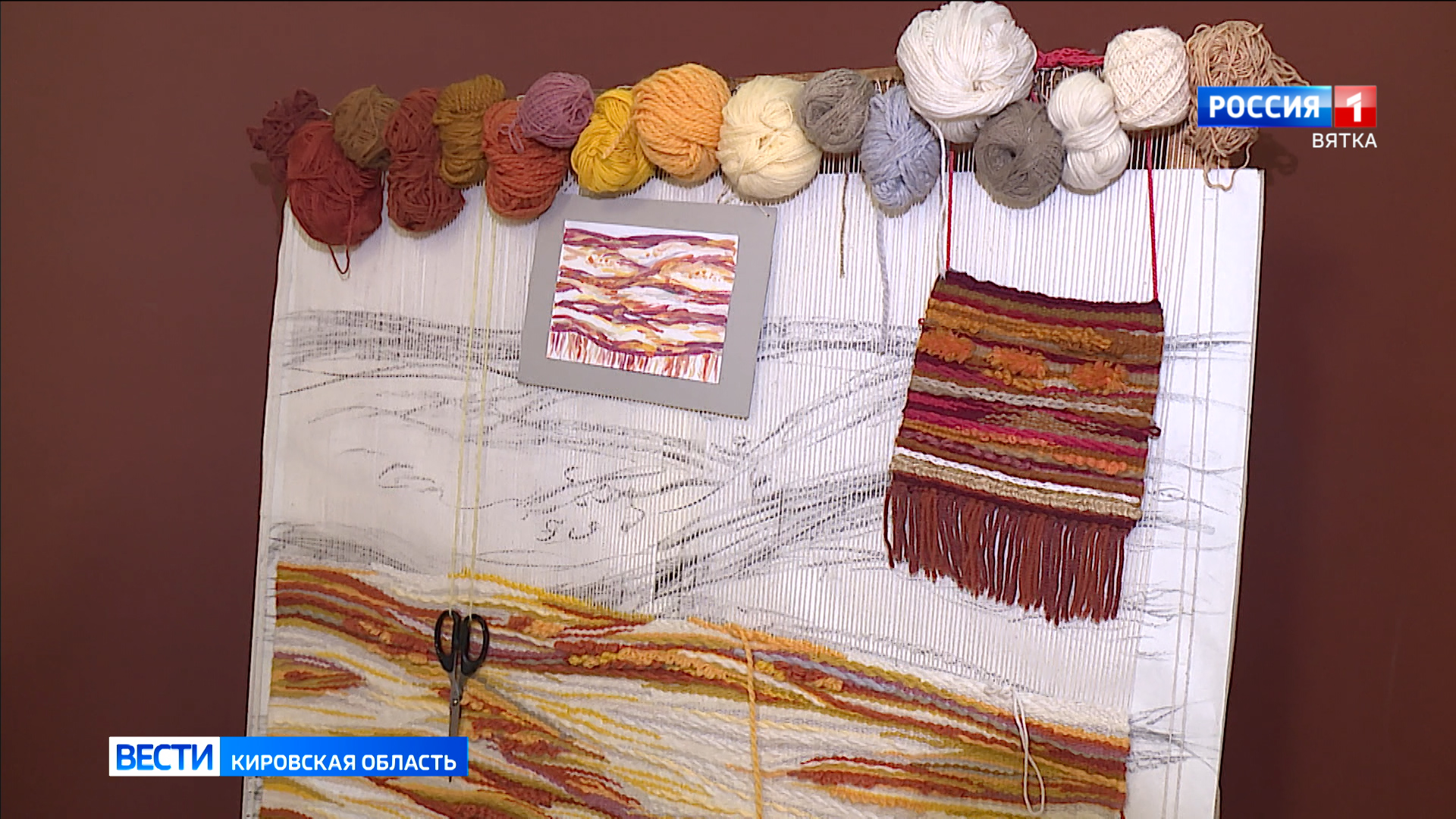 В выставочном зале Вятского художественного музея можно увидеть выставку «Два мира, одна Вселенная»