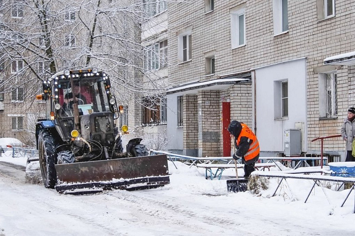 За неочищенные от снега дворы управляющие компании могут получить штрафы до 100 тысяч рублей