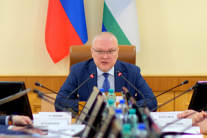 Губернатор Кировской области поручил усилить работу в сфере поддержки семей