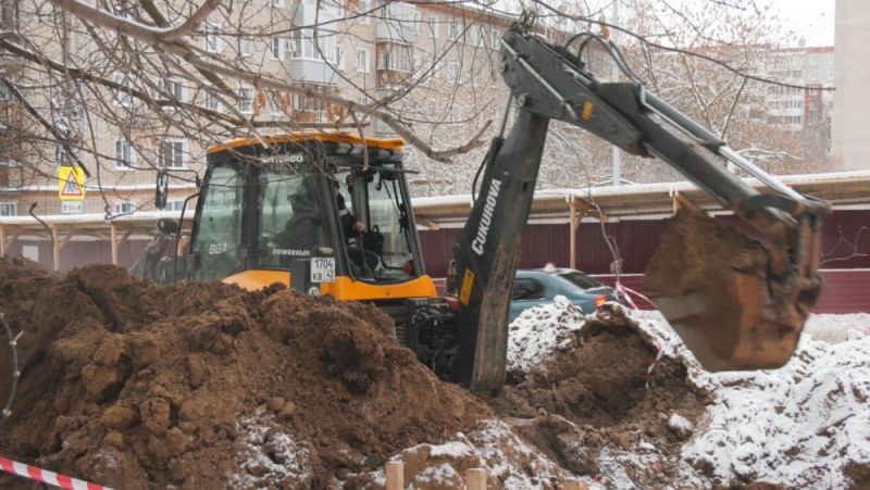 Утечку на пересечении улицы Московской и проспекта Строителей в Кирове устранят