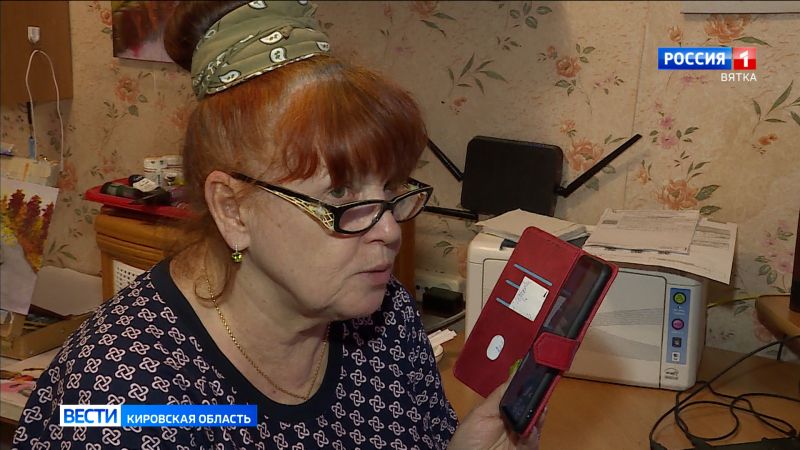 В Кирове жильцы дома на Северном Кольце три месяца страдают от прорыва канализации в подъезде