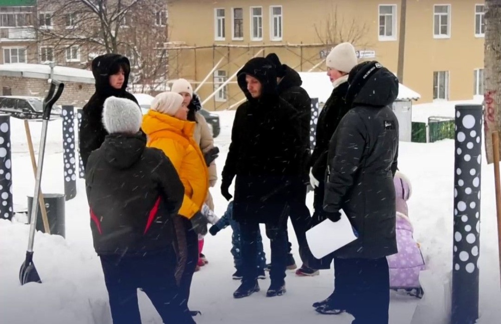 Часы работы. Основы комплексной безопасности обж. Интернет и ктв. Кабинет флюорографии поликлиника. Режем работа себер банк.