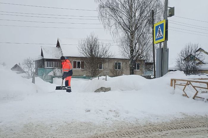 328 единиц техники работает сегодня на дорогах Кировской области