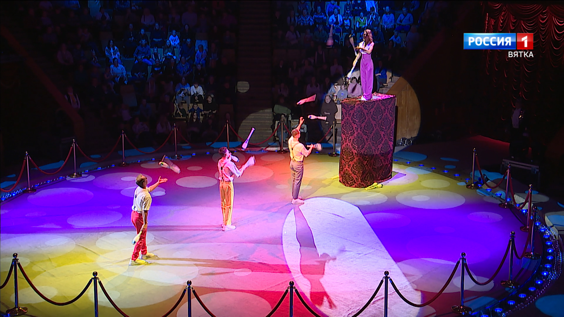 «Шоу воды, огня и света» продолжает радовать кировчан