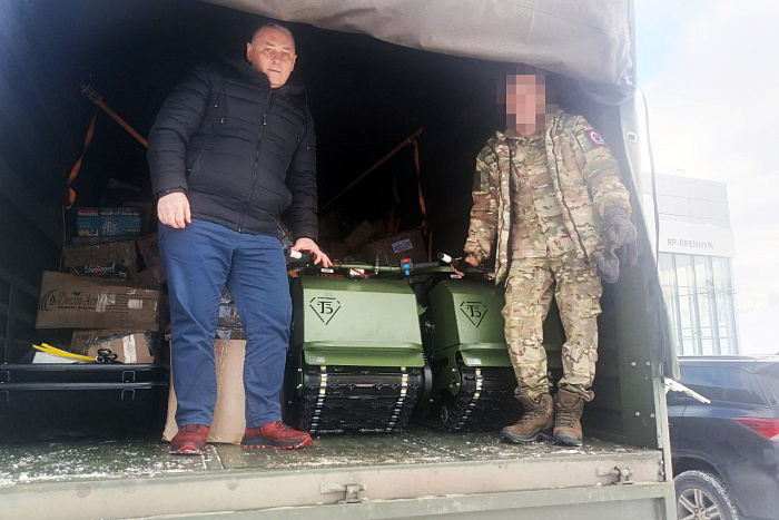 Парк техники кировских бойцов пополнился двумя мотосанями