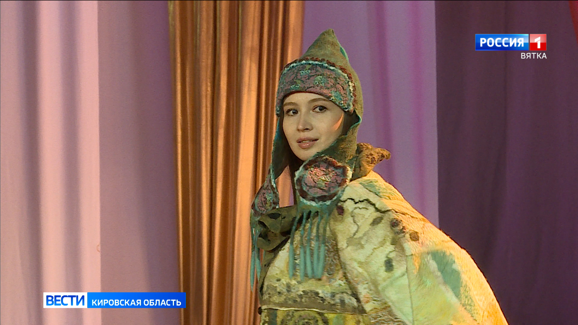 В ОДНТ состоялся показ коллекций костюмов и аксессуаров из войлока