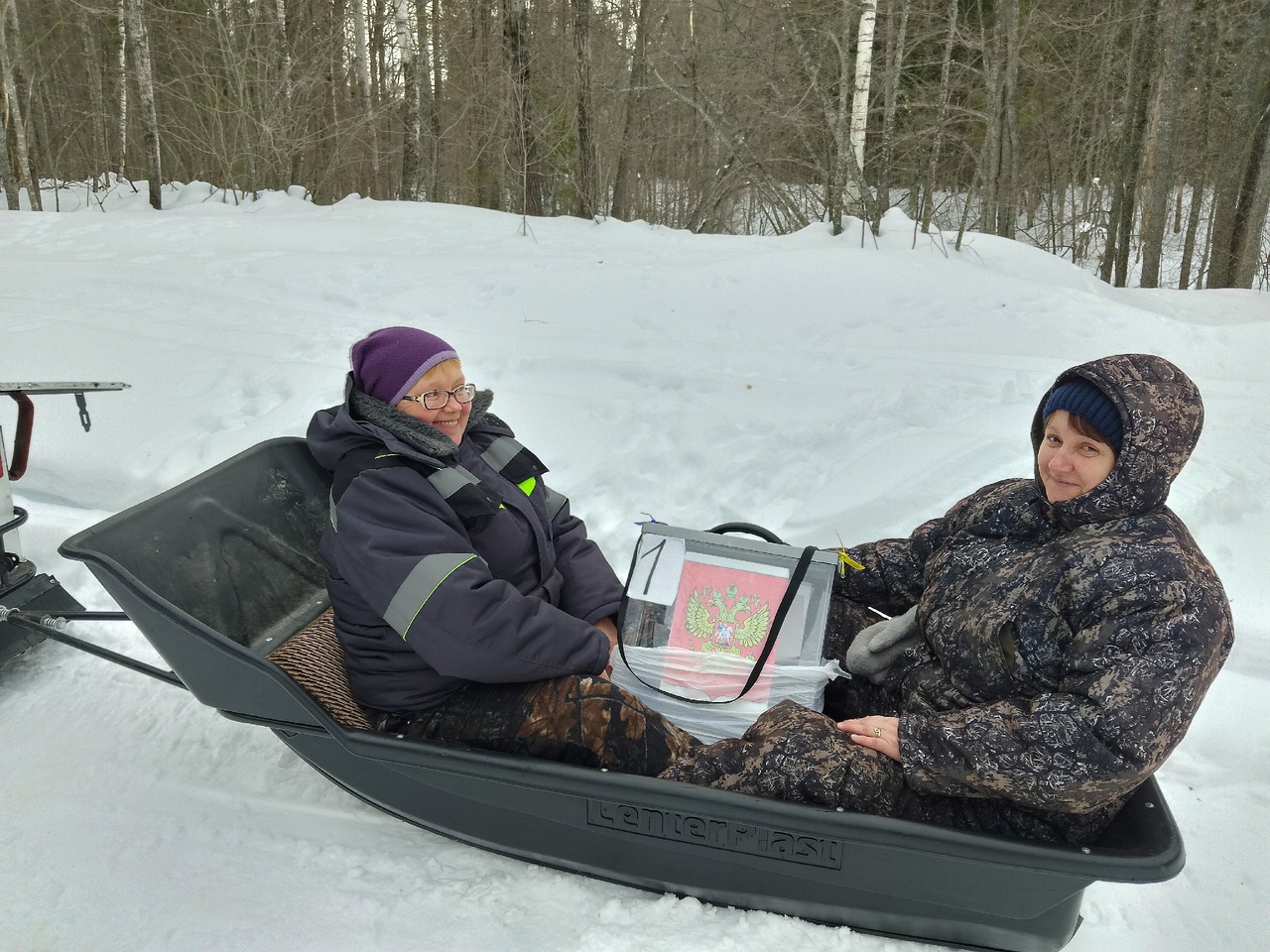 К избирателю в санях-волокушах: в Кильмезском районе охотники помогли избиркому