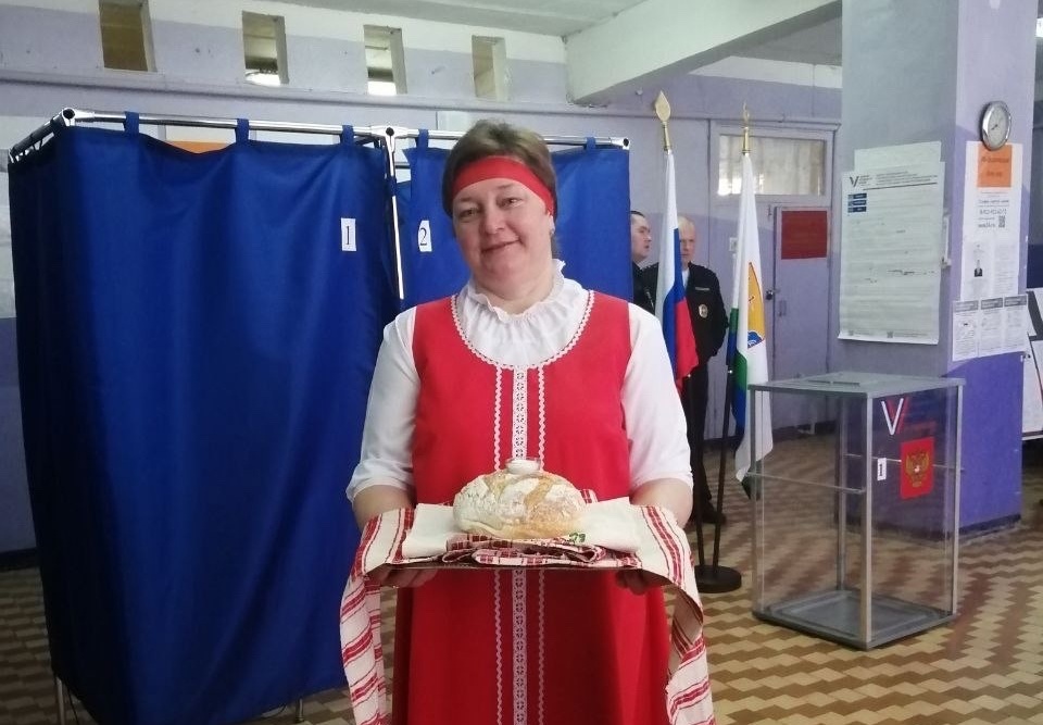 В селе Казаково участников выборов встречают хлебом и солью