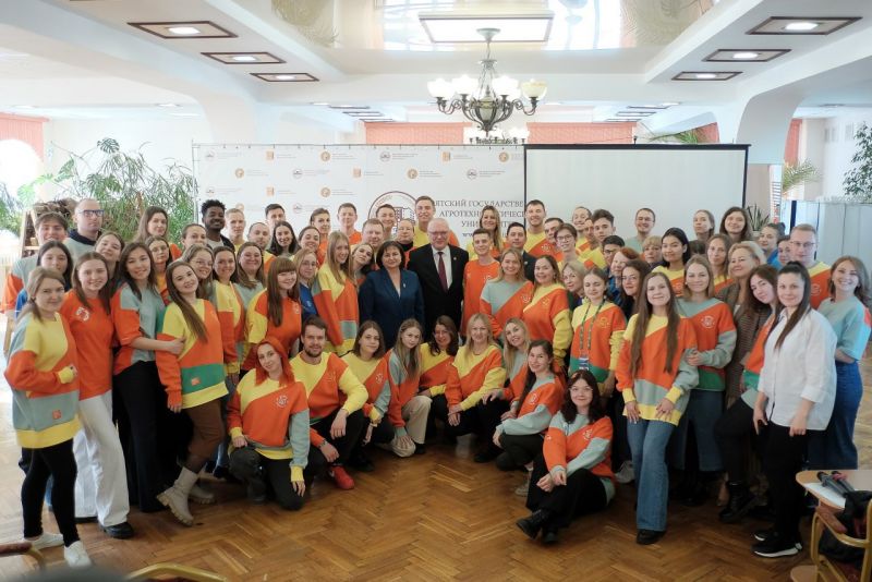 Александр Соколов встретился с кировской делегацией Всемирного фестиваля молодежи