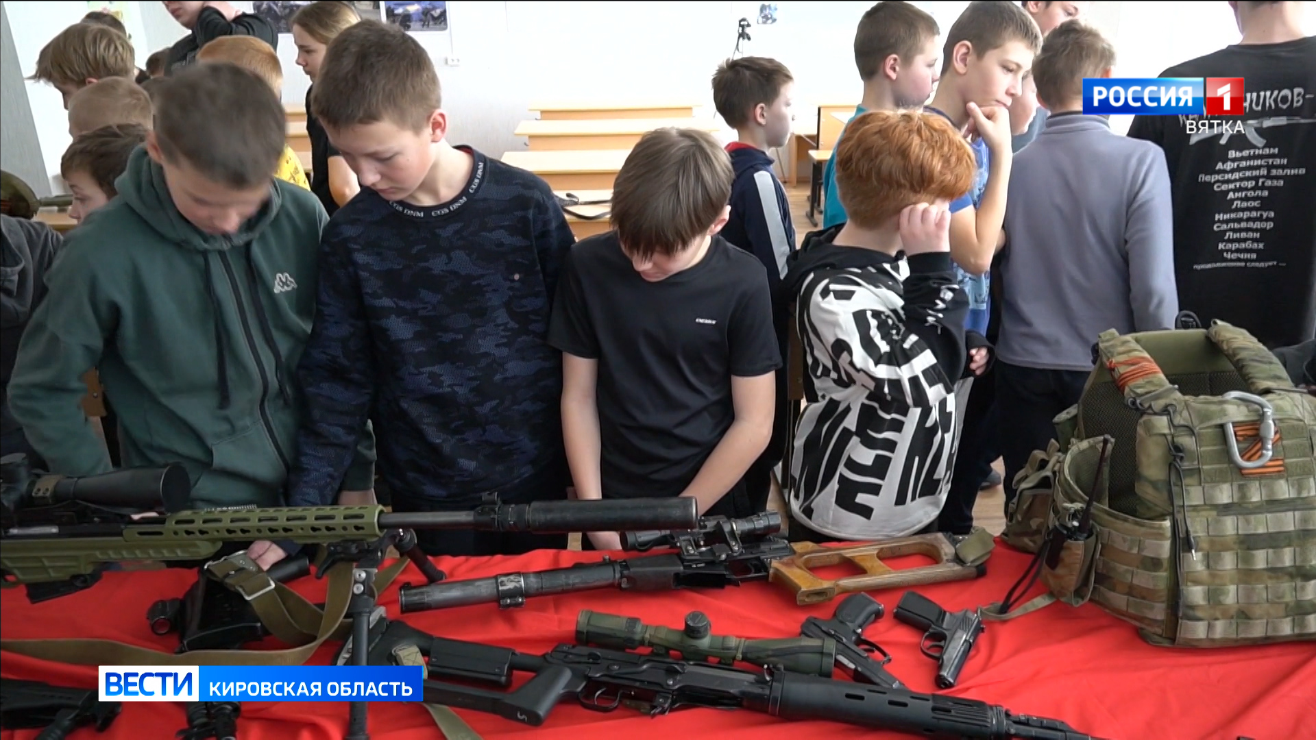 Воспитанники детского клуба «Факел» побывали в гостях у сотрудников СОБРа