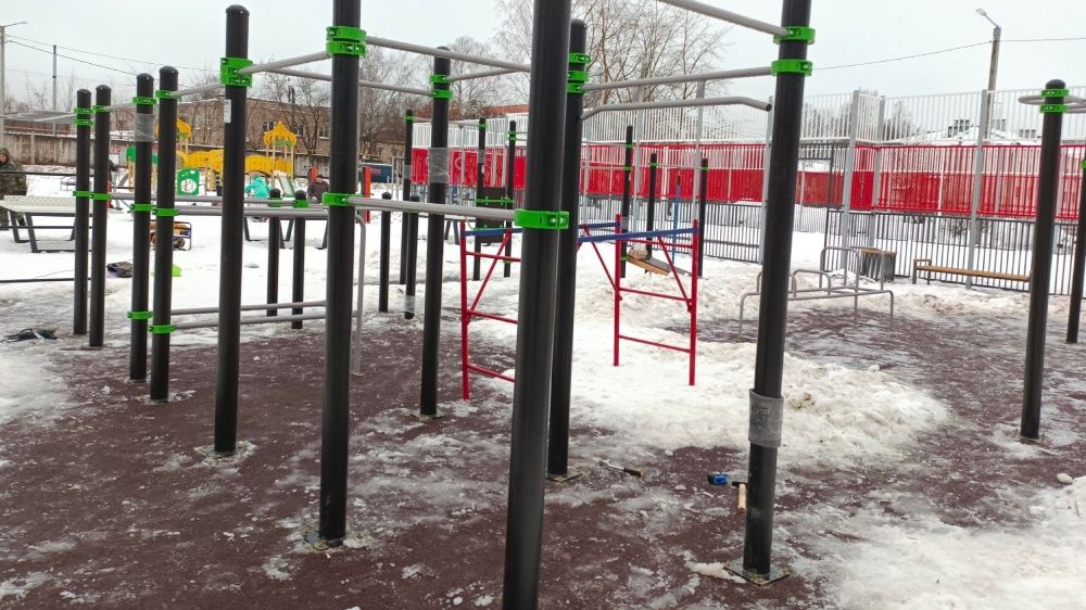 На спортплощадке в Лянгасово начали устранять недочеты