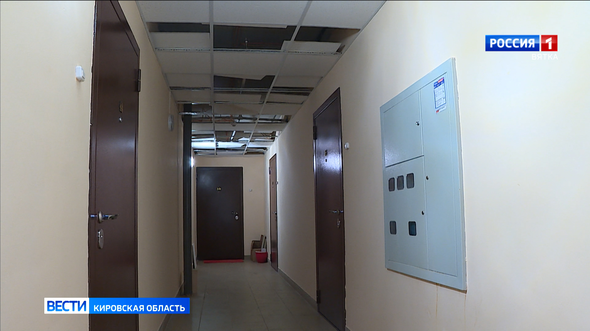 В новый дом  для переселенцев в Вахрушах привезли стройматериалы для ремонта крыши