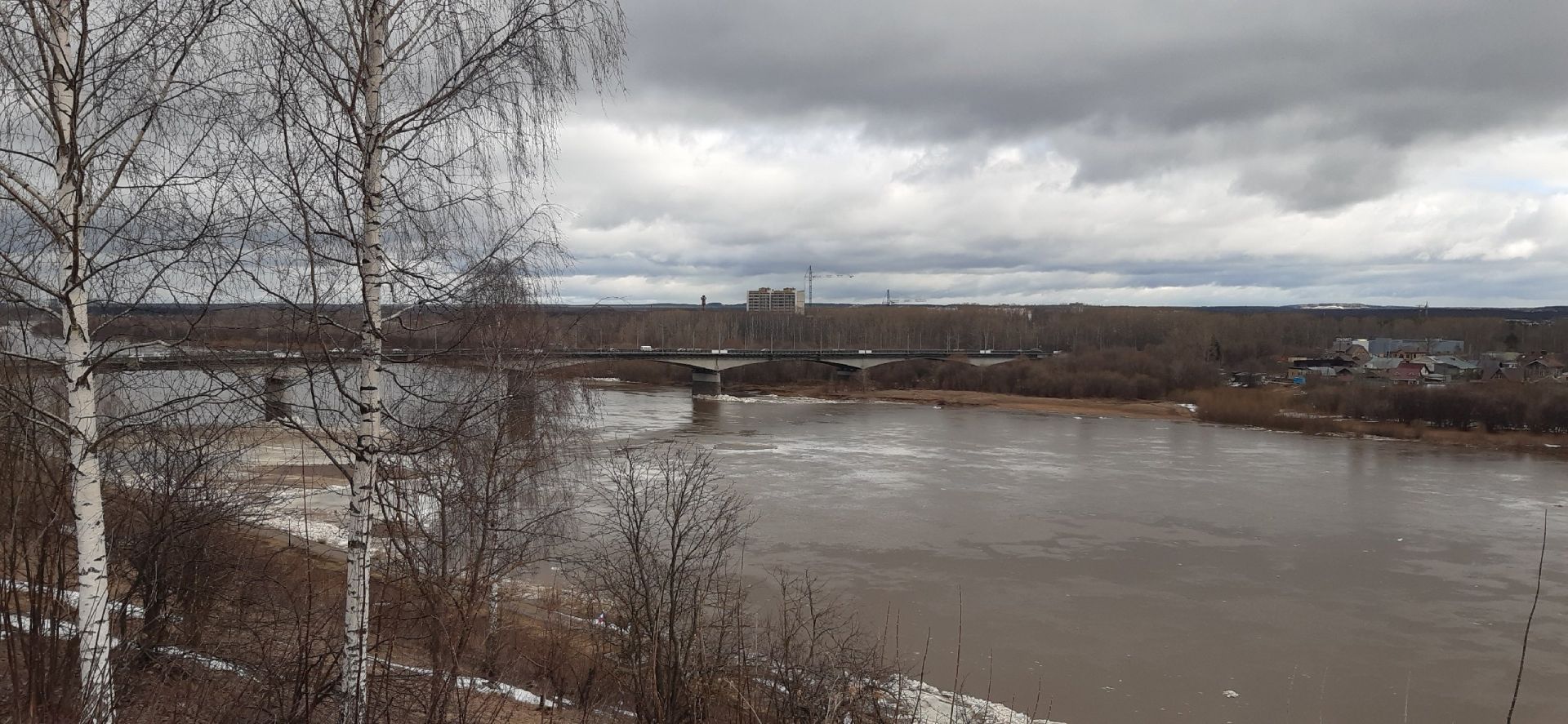 На реке Вятке у Кирова и Котельнича начался ледоход