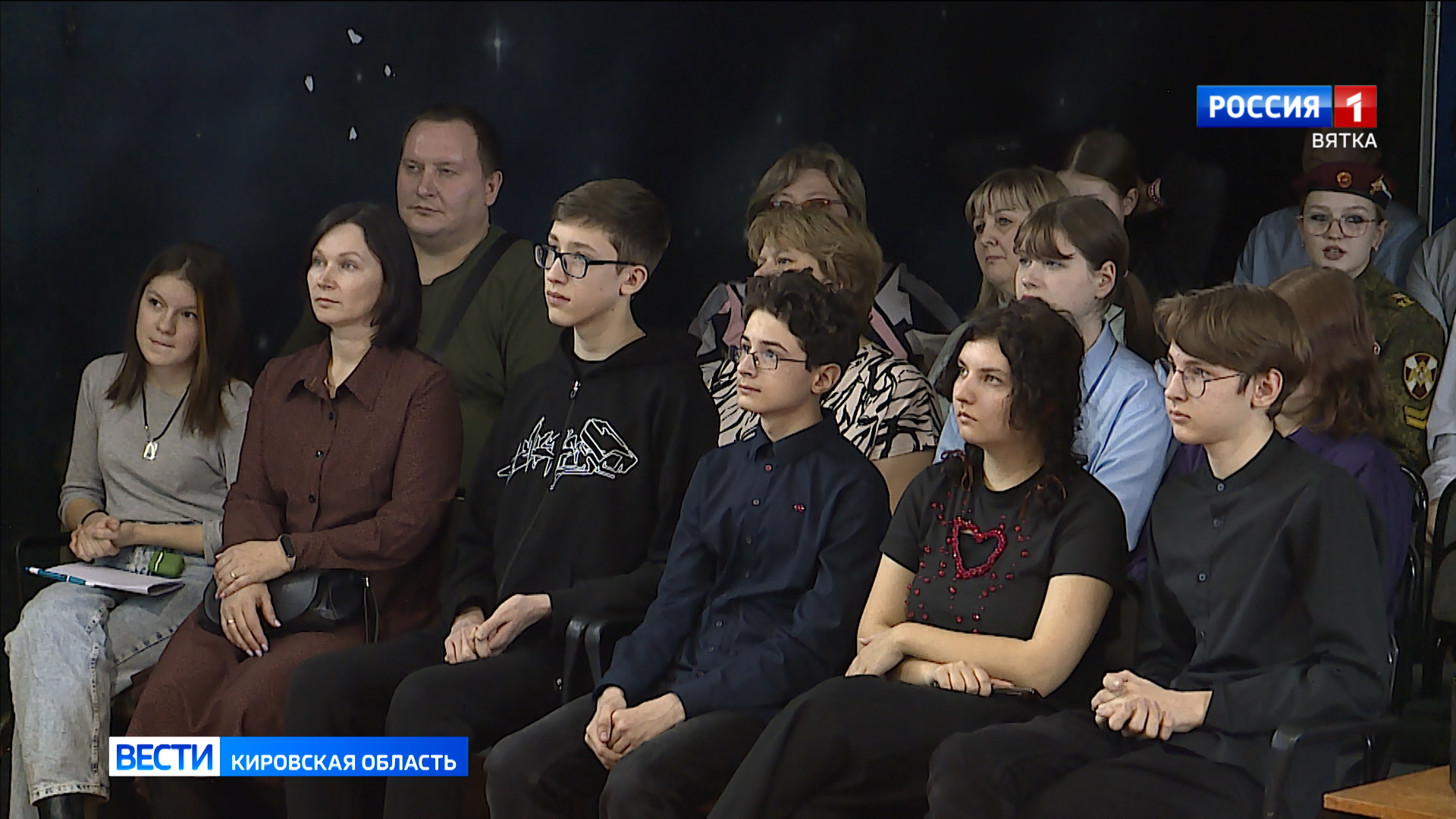 Школьники Кирова представили свои творческие работы о людях космоса