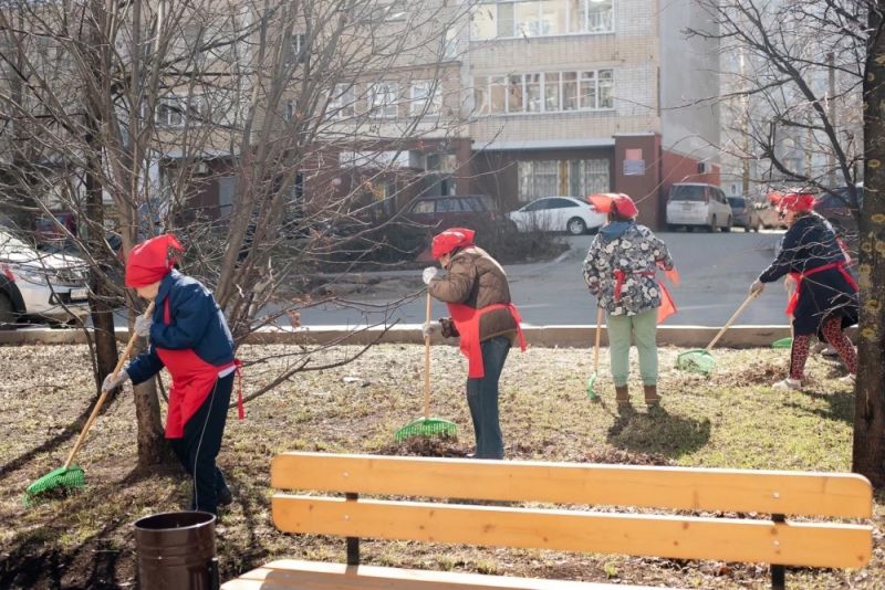 В Кирове привели в порядок территорию Шахматной аллеи