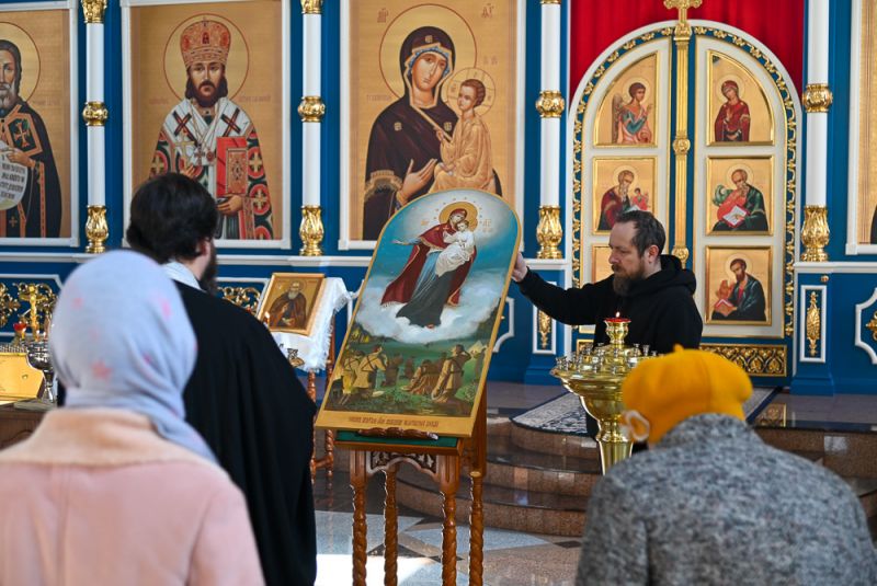 В Киров вернулась икона Божией Матери «Августовская победа», написанная для бойцов СВО