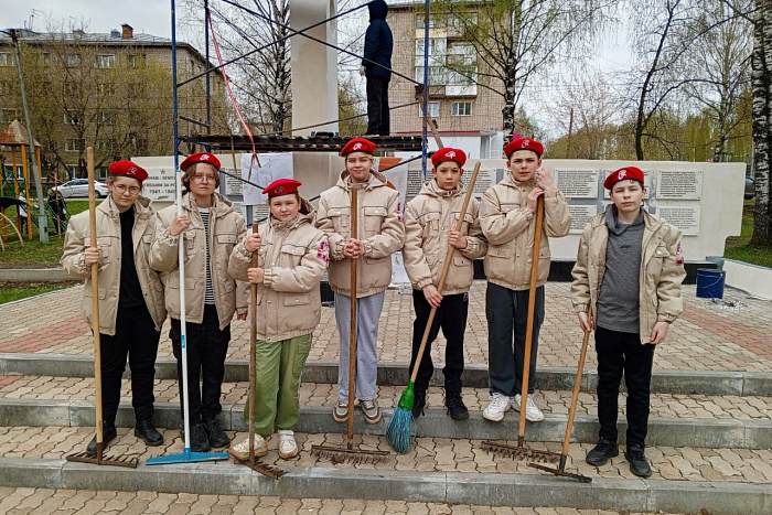 Кировские юнармейцы участвуют в проекте «Верни Герою имя»