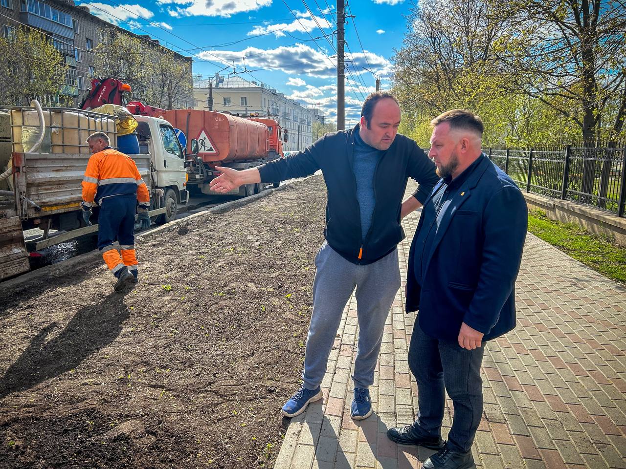 Вячеслав Симаков прокомментировал ситуацию с голыми газонами в конце мая