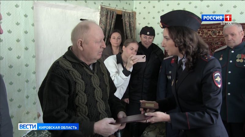 Семье фронтовика, уроженца Кировской области, вернули орден Красной Звезды, утерянный после войны