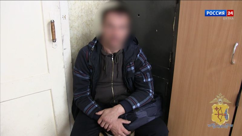 В Кирове на остановке отверткой ранили мужчину