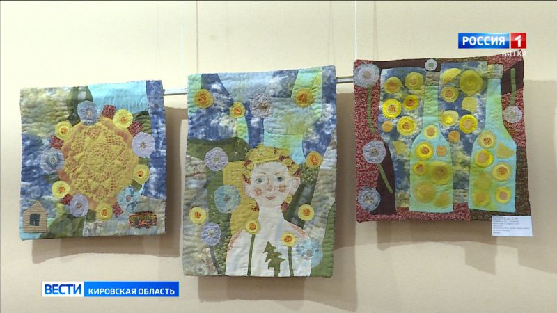 В Областном доме народного творчества открылась выставка «Родом из Вятки»