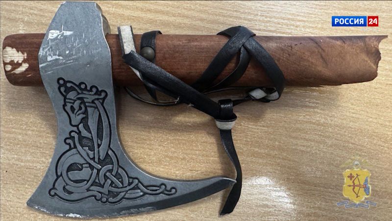 Кировчанин похитил топор викинга Рагнара из торгового центра на Воровского