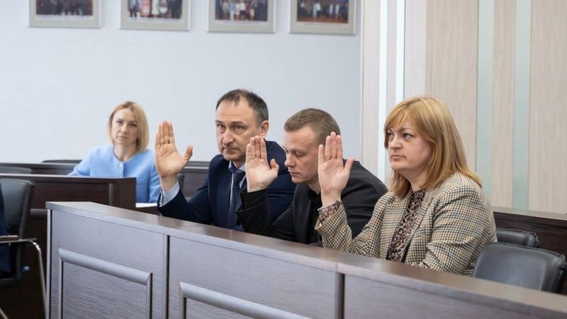 Двух кировчан могут наградить почетным знаком «За заслуги перед городом Кировом»
