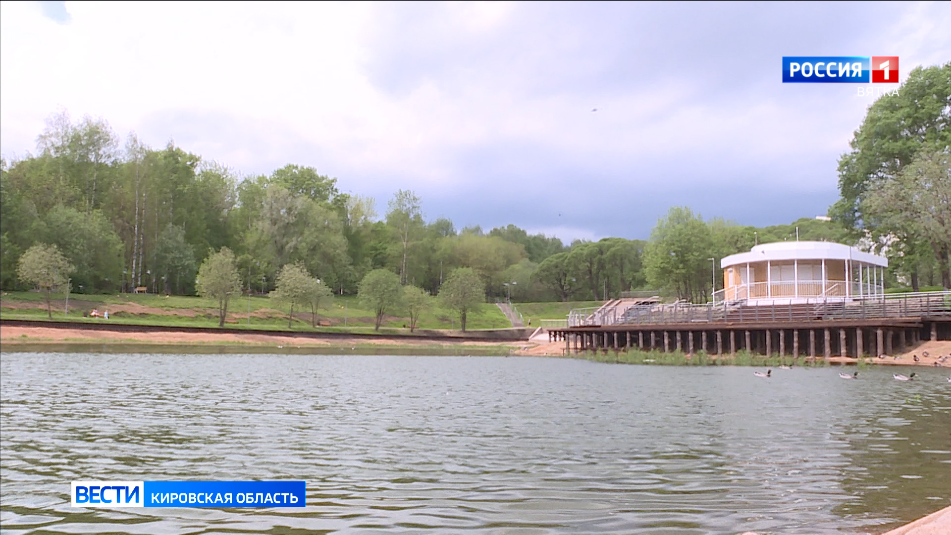 В парке имени Кирова начали заполнять пруды водой