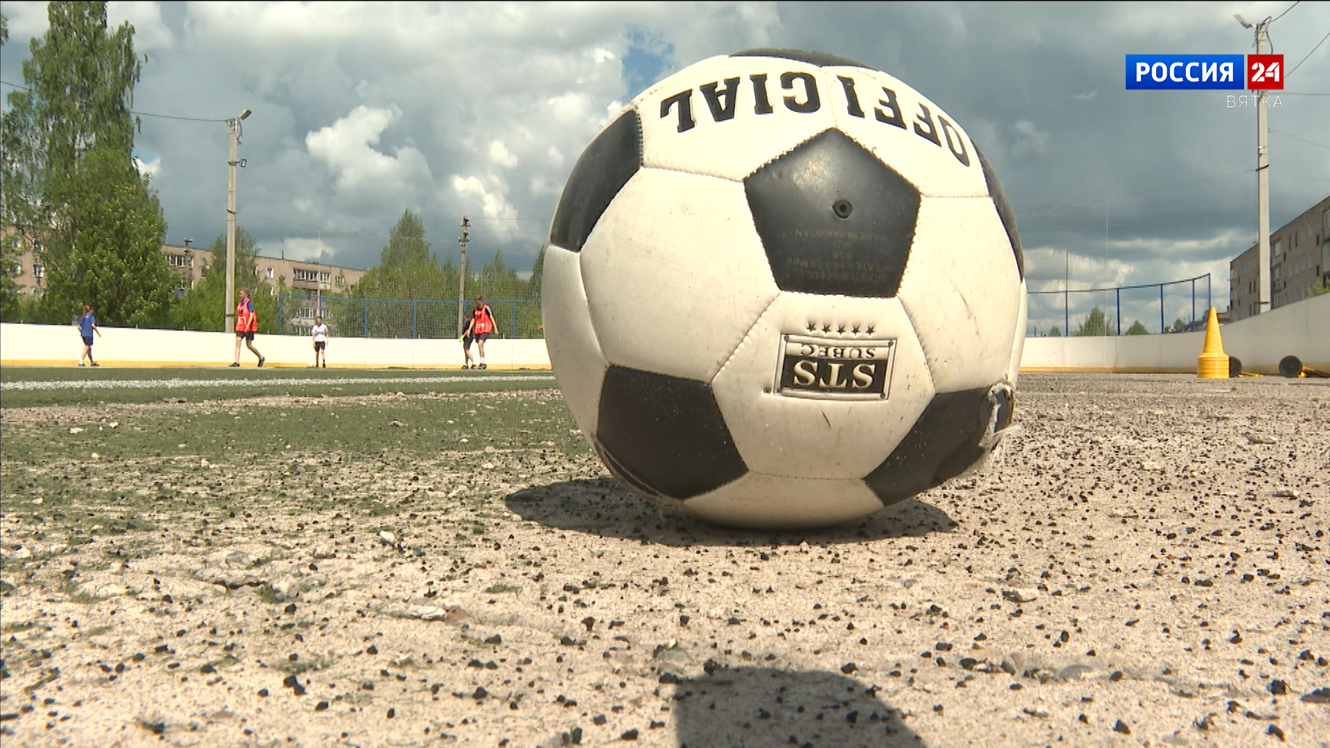 В Зуевке развивается женский футбол