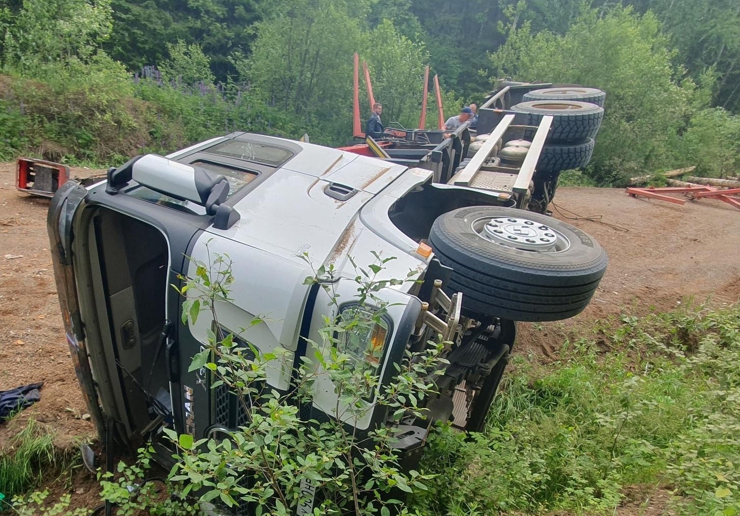 В Белохолуницком районе опрокинулся грузовик