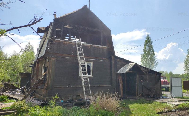 В Кировской области из-за грозы загорелся дом