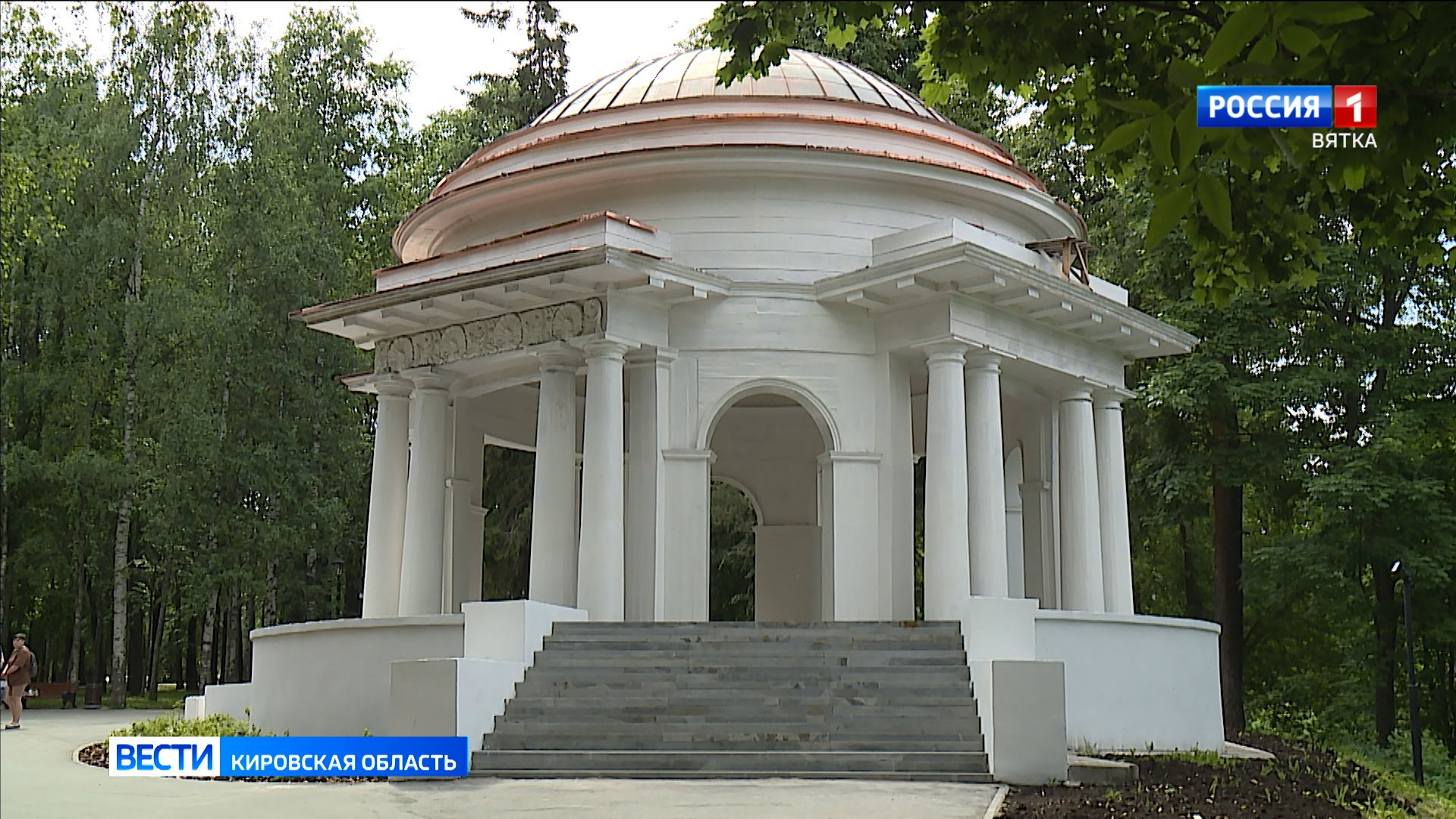 Подрядчик обещает устранить недочеты на ротондах в Александровском саду