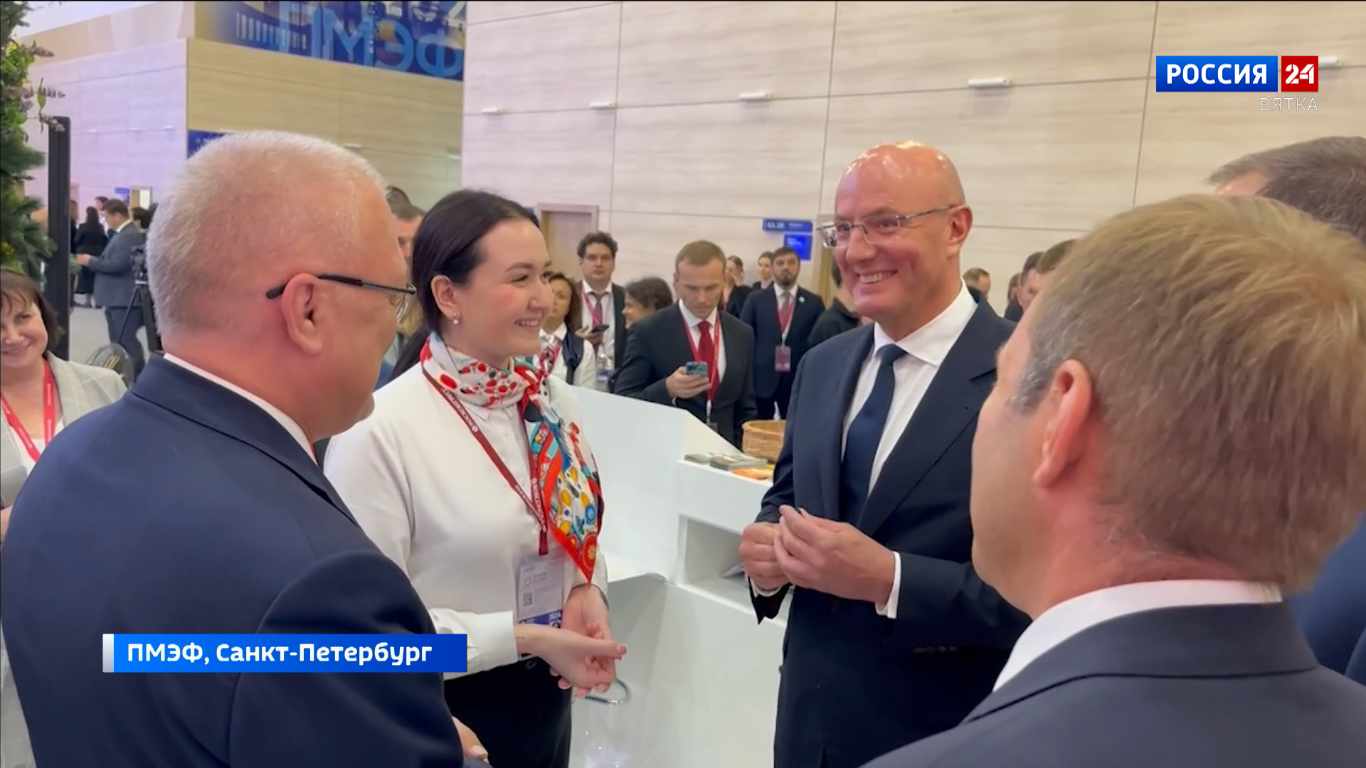 Дмитрий Чернышенко оценил стенд Кировской области на ПМЭФ