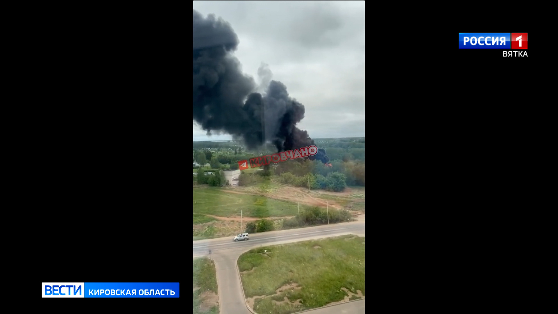 В Кирове на улице Потребкооперации загорелся склад с утеплителем