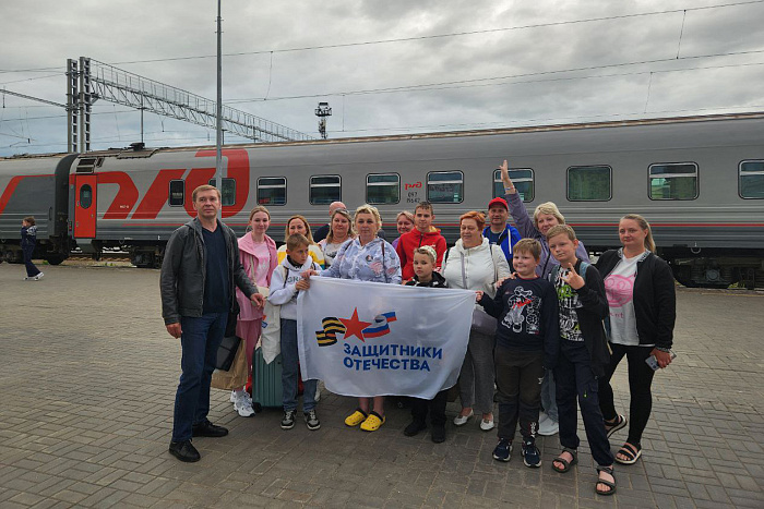 Семьи участников спецоперации побывали в железнодорожном туре