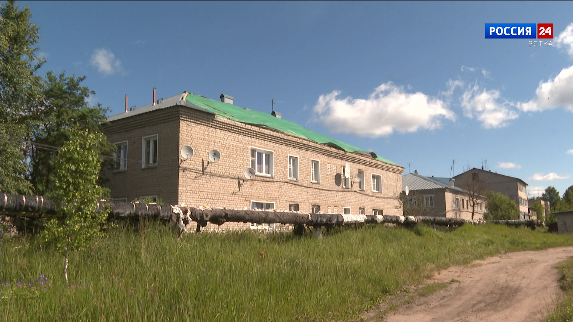 В Стрижах две недели назад сорвало полкрыши с многоквартирного дома