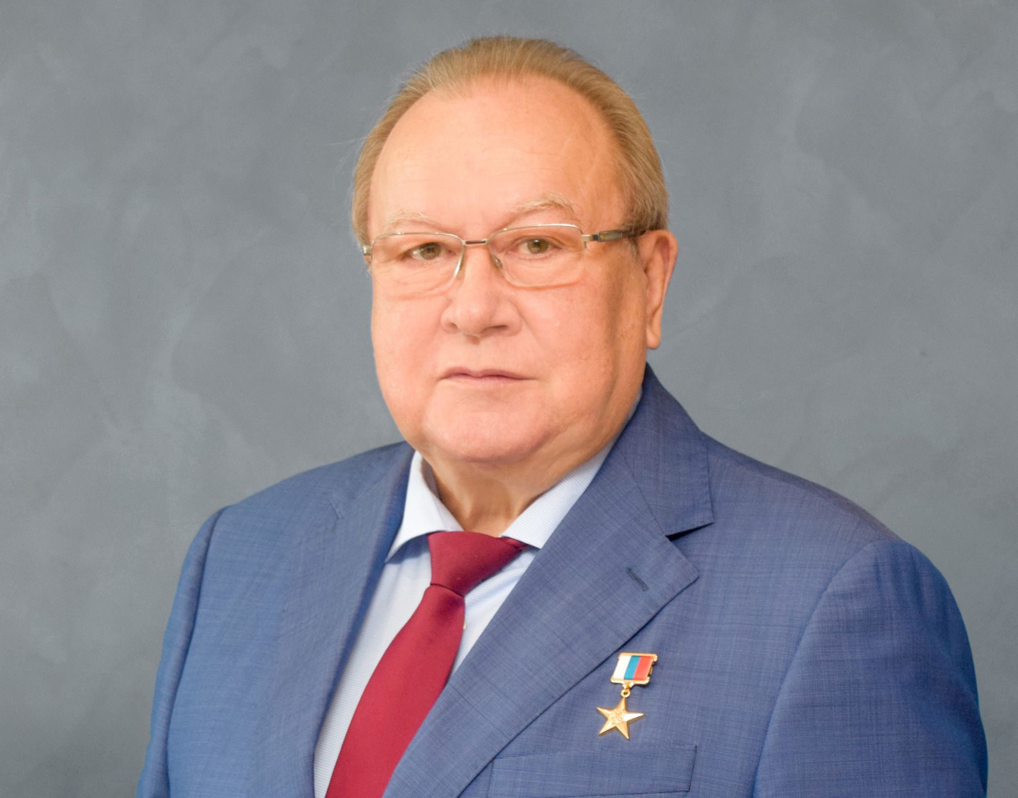 Генеральному директору АО «ЛЕПСЕ» Геннадию Мамаеву вручили звезду Героя Труда Российской Федерации