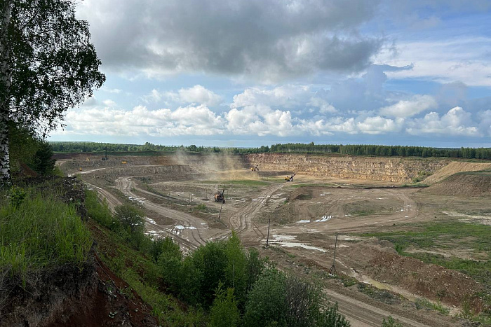 На Чимбулатском карьере прошли буровзрывные работы по добыче щебня