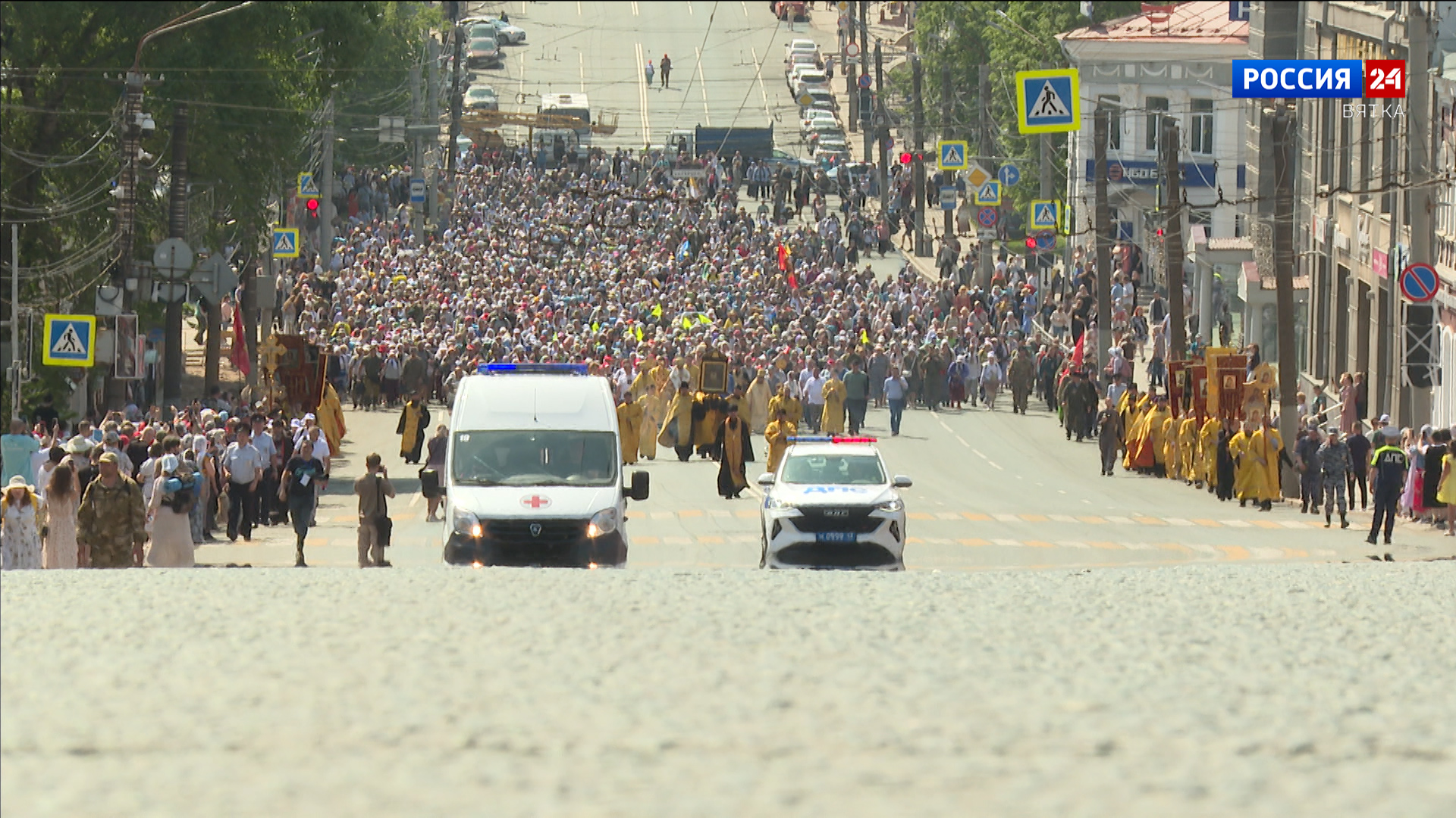 Тысячи паломников со всей России отправились в Великорецкий крестный ход