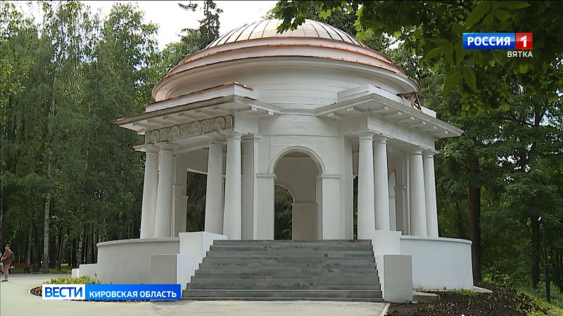 Подрядчик обещает устранить недочеты на ротондах в Александровском саду