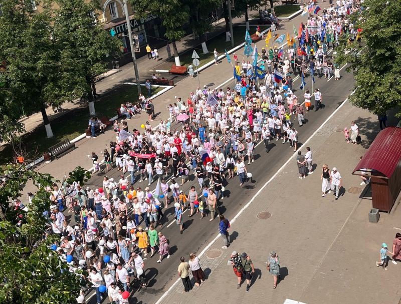 В Кирове стартовало праздничное шествие трудовых коллективов