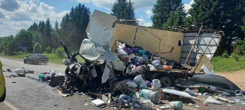 В Кировской области ГАЗ столкнулся с «КАМАЗом»