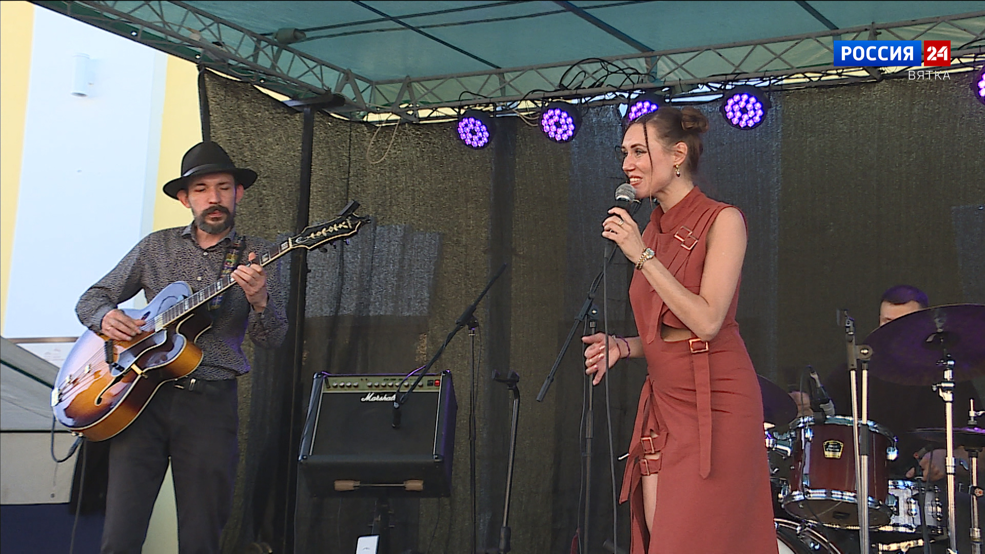 На пешеходной Спасской состоялся фестиваль джазовой музыки