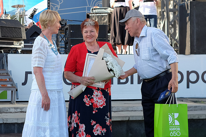 Кировским семьям вручили медали «За любовь и верность»