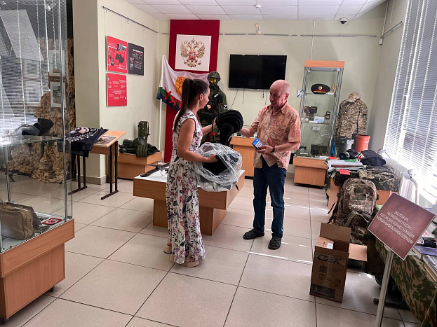 Участник СВО передал Музею воинской славы боевые трофеи