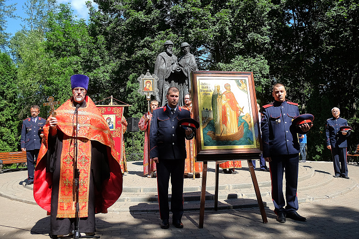 В Кирове прошел крестный ход в честь святых Петра и Февронии