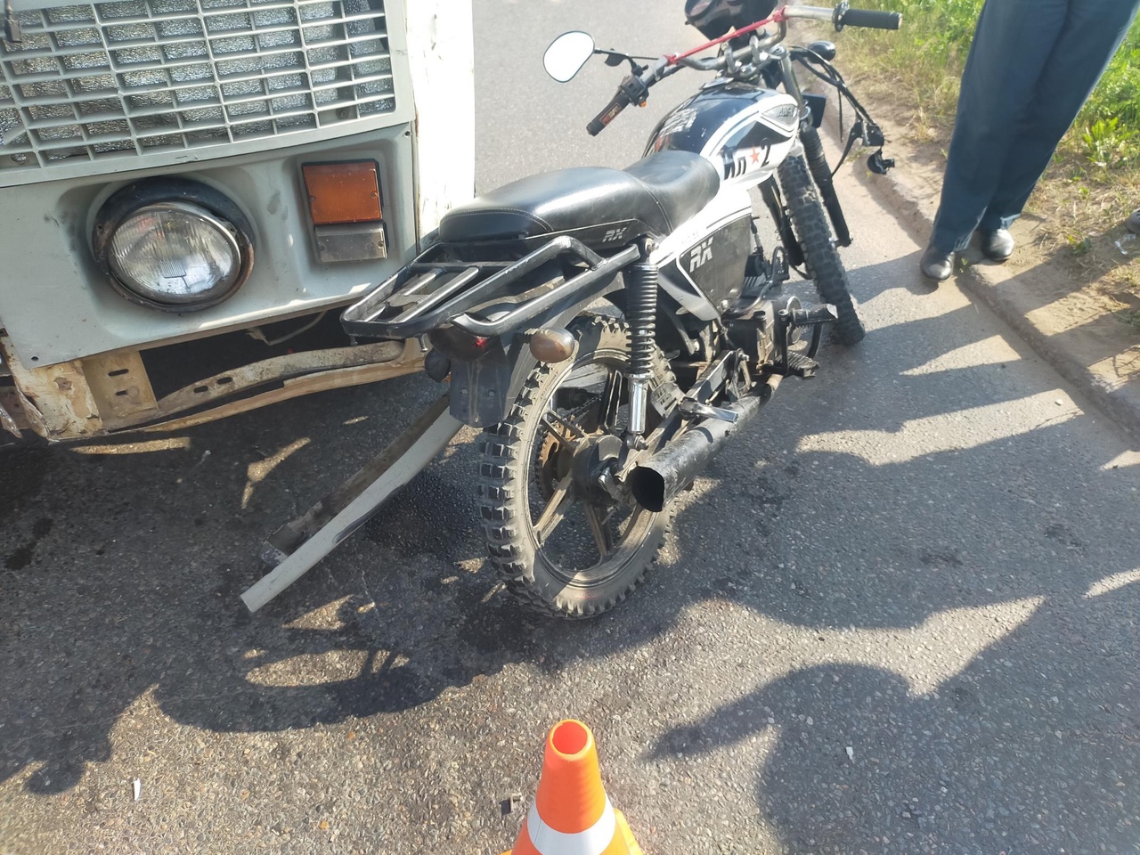 В Кирово-Чепецке два подростка на мопеде столкнулись с автобусом